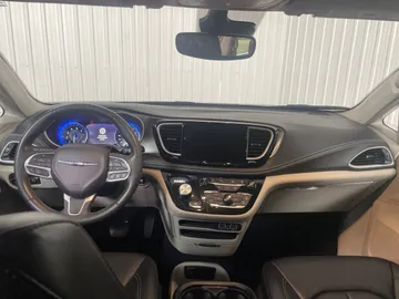 2023 Chrysler Pacifica - image 4