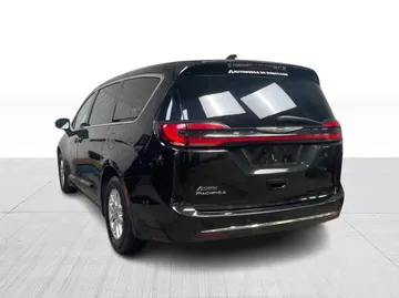 2023 Chrysler Pacifica - image 10