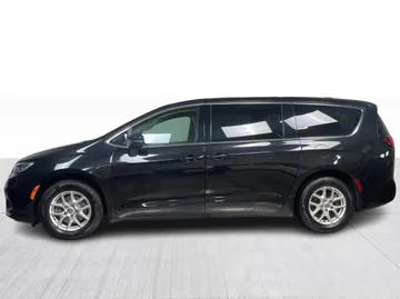 2023 Chrysler Pacifica - image 9