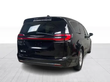 2023 Chrysler Pacifica - image 13