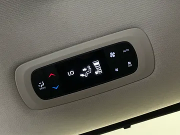 2017 Chrysler Pacifica - image 32