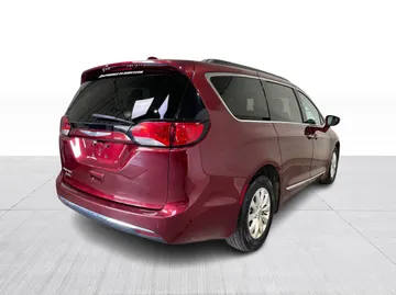 2017 Chrysler Pacifica - image 13