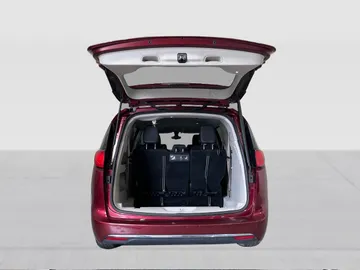 2017 Chrysler Pacifica - image 12