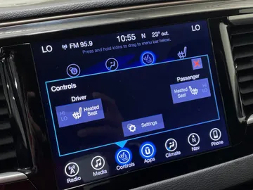 2017 Chrysler Pacifica - image 24