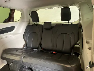 2017 Chrysler Pacifica - image 15