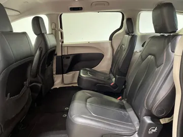 2017 Chrysler Pacifica - image 14