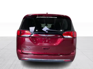 2017 Chrysler Pacifica - image 11