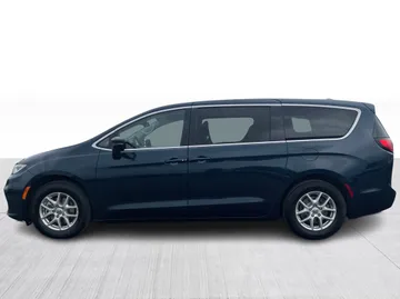 2024 Chrysler Pacifica - image 4