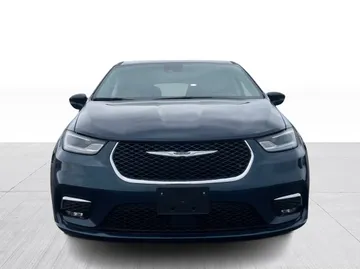 2024 Chrysler Pacifica - image 2
