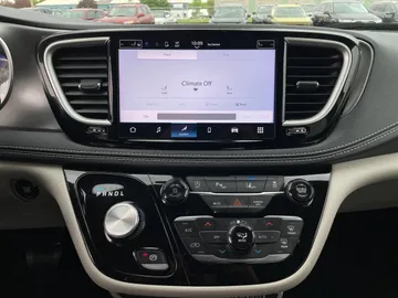 2024 Chrysler Pacifica - image 20