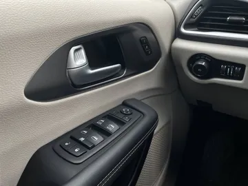 2024 Chrysler Pacifica - image 15