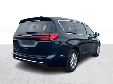 2024 Chrysler Pacifica - image 8