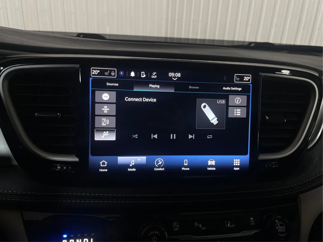 2023 Chrysler Pacifica — photo 6