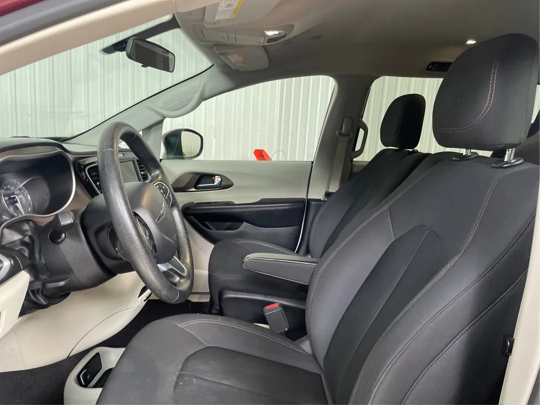2019 Chrysler Pacifica — photo 3