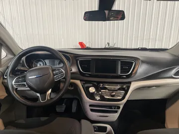 2019 Chrysler Pacifica - image 4