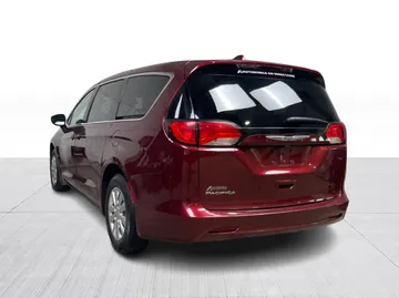 2019 Chrysler Pacifica - image 10