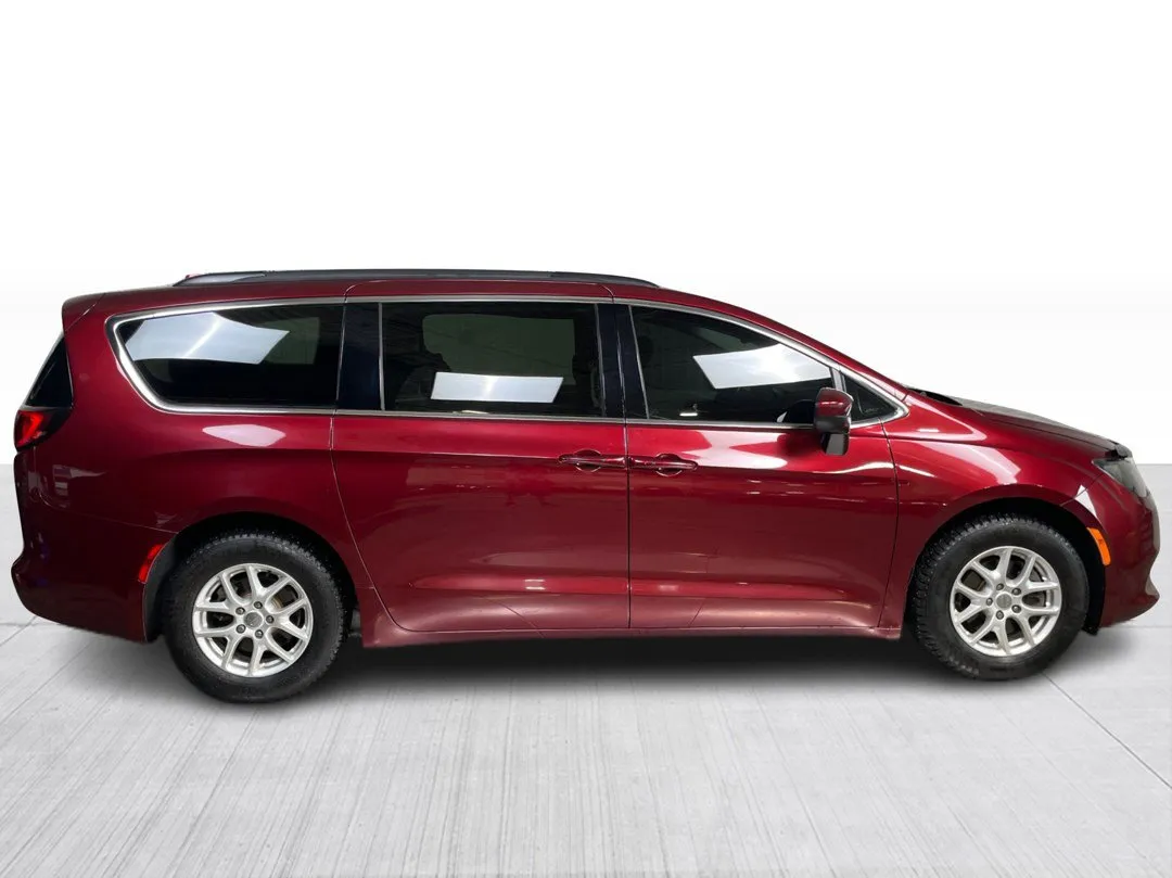 2019 Chrysler Pacifica — photo 2