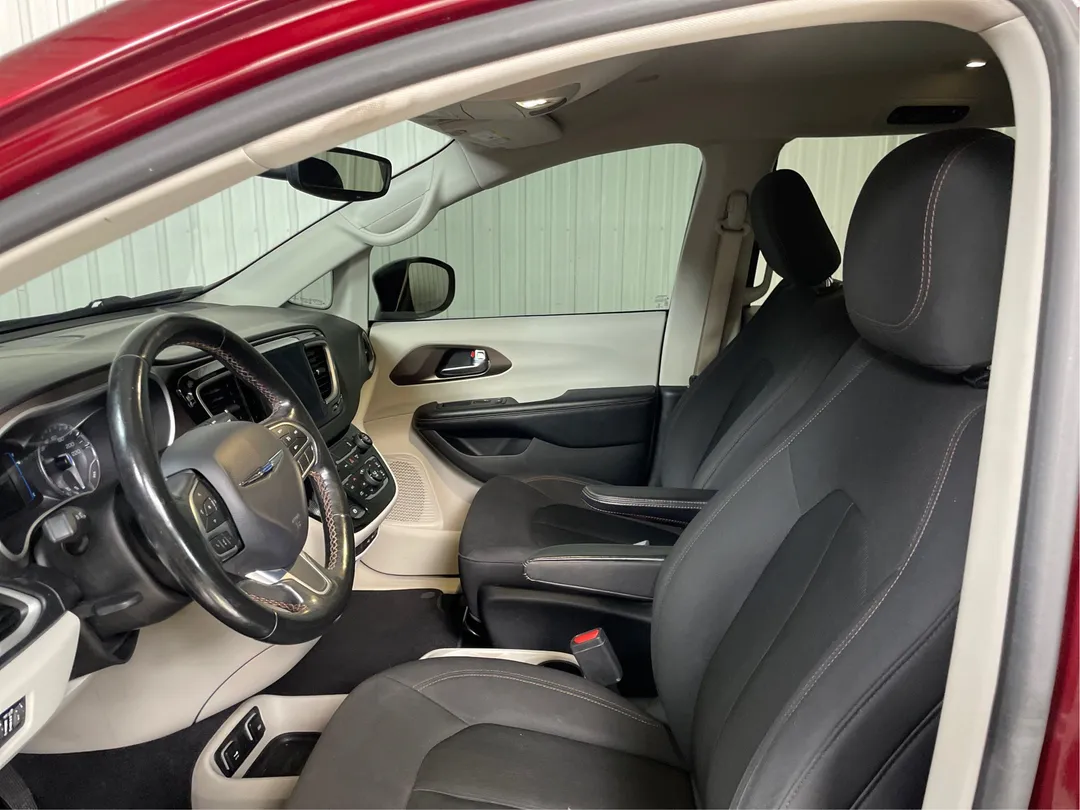 2019 Chrysler Pacifica — photo 3