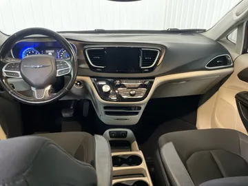 2019 Chrysler Pacifica - image 4