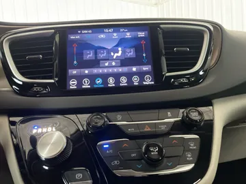 2019 Chrysler Pacifica - image 22