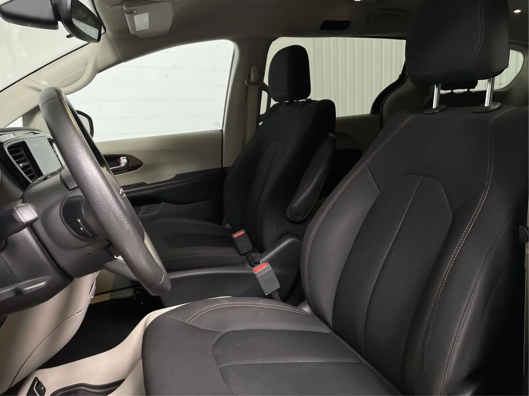 2017 Chrysler Pacifica — photo 3