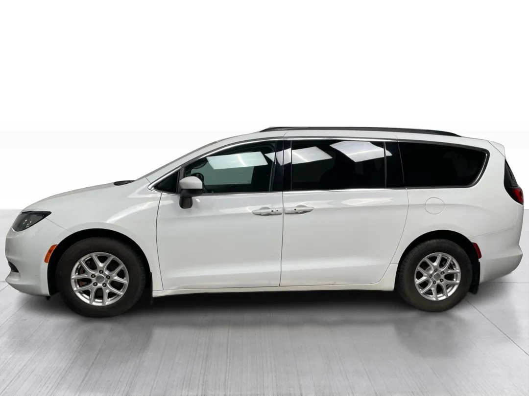 2017 Chrysler Pacifica — photo 8