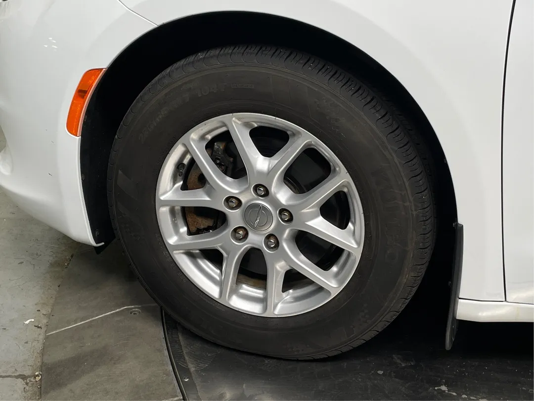 2017 Chrysler Pacifica — photo 5
