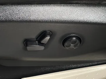 2017 Chrysler Pacifica - image 24