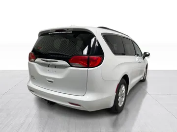 2017 Chrysler Pacifica - image 13