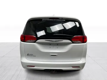 2017 Chrysler Pacifica - image 11
