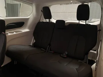 2017 Chrysler Pacifica - image 21