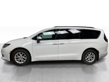 2017 Chrysler Pacifica - image 9