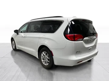 2017 Chrysler Pacifica - image 10