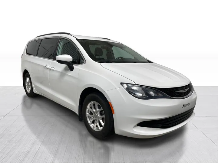 2017 Chrysler Pacifica - main image