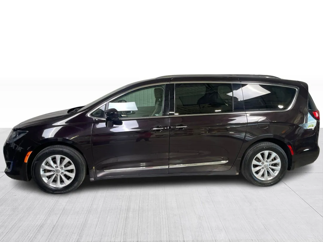 2018 Chrysler Pacifica — photo 8