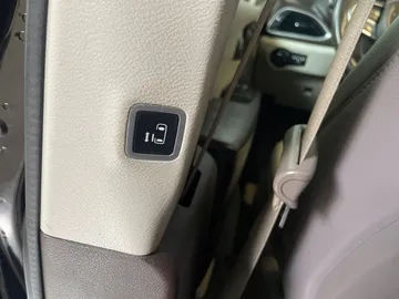 2018 Chrysler Pacifica - image 32
