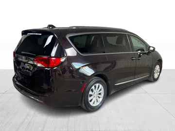 2018 Chrysler Pacifica - image 13