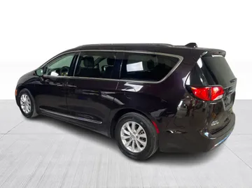 2018 Chrysler Pacifica - image 10