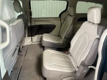 2018 Chrysler Pacifica - image 14