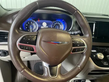 2018 Chrysler Pacifica - image 16