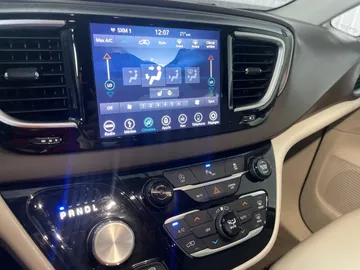 2018 Chrysler Pacifica - image 23