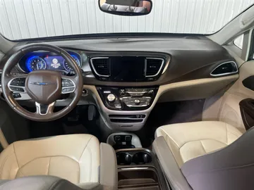 2018 Chrysler Pacifica - image 4