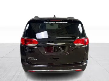 2018 Chrysler Pacifica - image 11