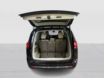 2018 Chrysler Pacifica - image 12