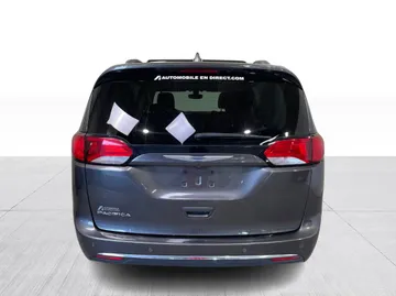 2018 Chrysler Pacifica - image 13
