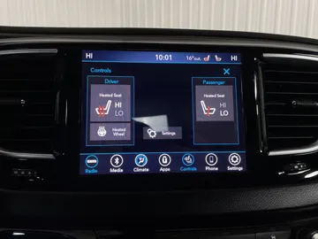 2018 Chrysler Pacifica - image 24