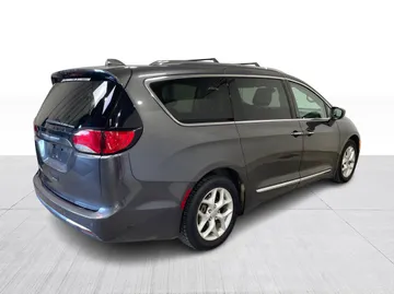 2018 Chrysler Pacifica - image 15