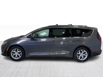 2018 Chrysler Pacifica - image 11