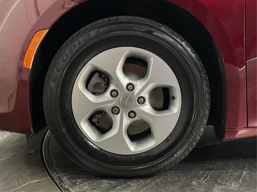 2017 Chrysler Pacifica — photo 5