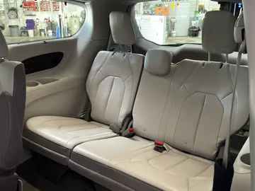 2017 Chrysler Pacifica - image 27